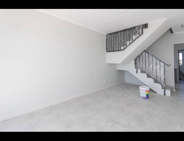 2 BEDROOM APARTMENT FOR SALE IN TABLE VIEW